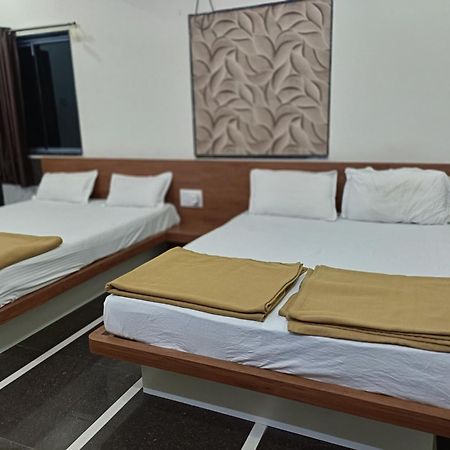 Hotel Mahalaxmi Dwārka Екстериор снимка