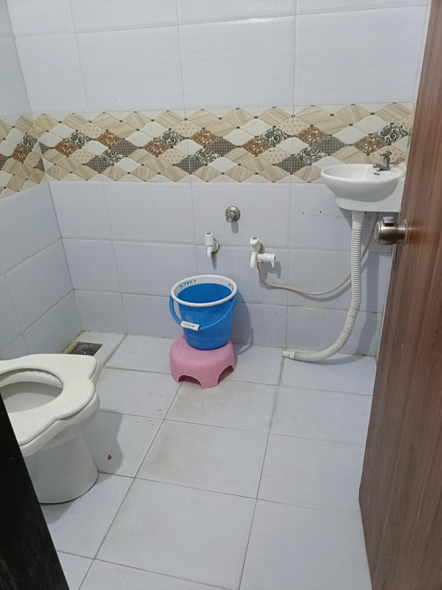 Hotel Mahalaxmi Dwārka Екстериор снимка