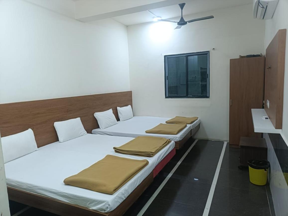 Hotel Mahalaxmi Dwārka Екстериор снимка