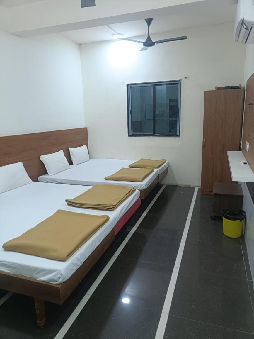 Hotel Mahalaxmi Dwārka Екстериор снимка