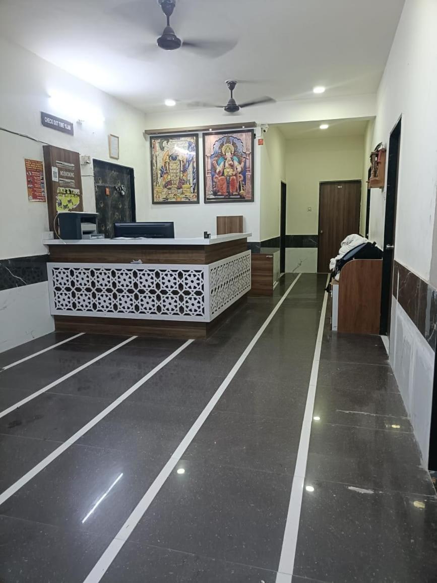 Hotel Mahalaxmi Dwārka Екстериор снимка